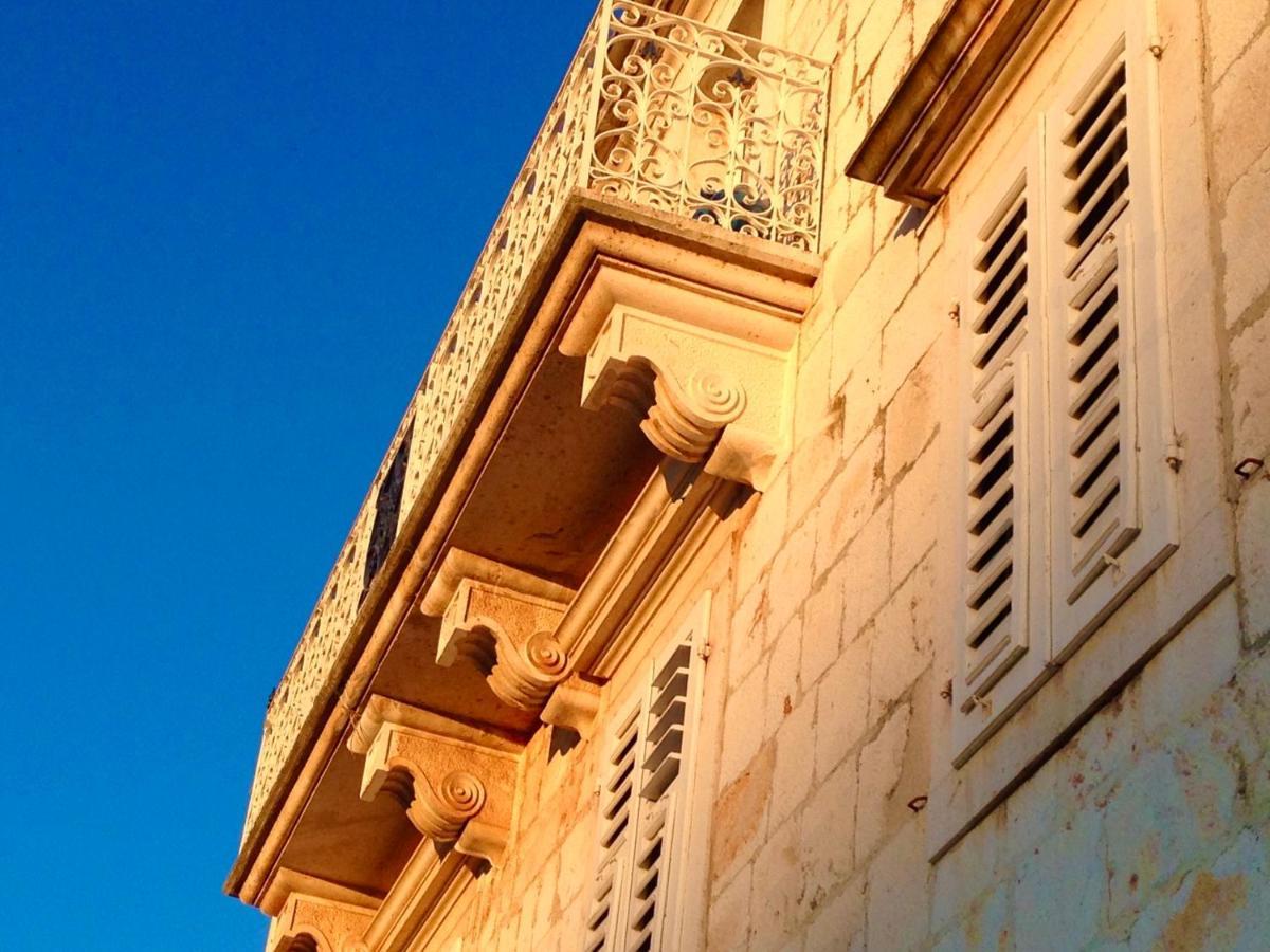 Appartamento Palazzo Di Toma Milna  Esterno foto