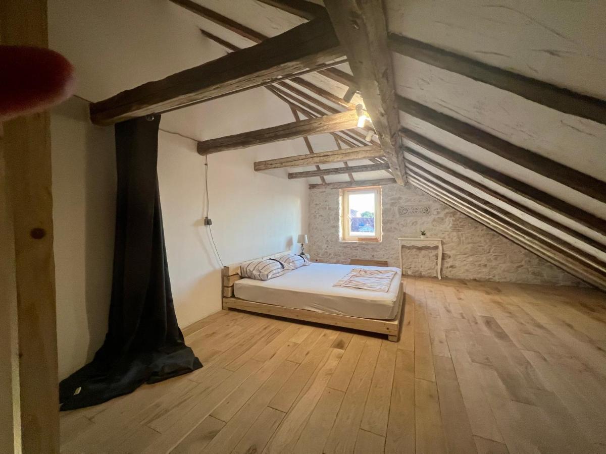 Appartamento Palazzo Di Toma Milna  Esterno foto