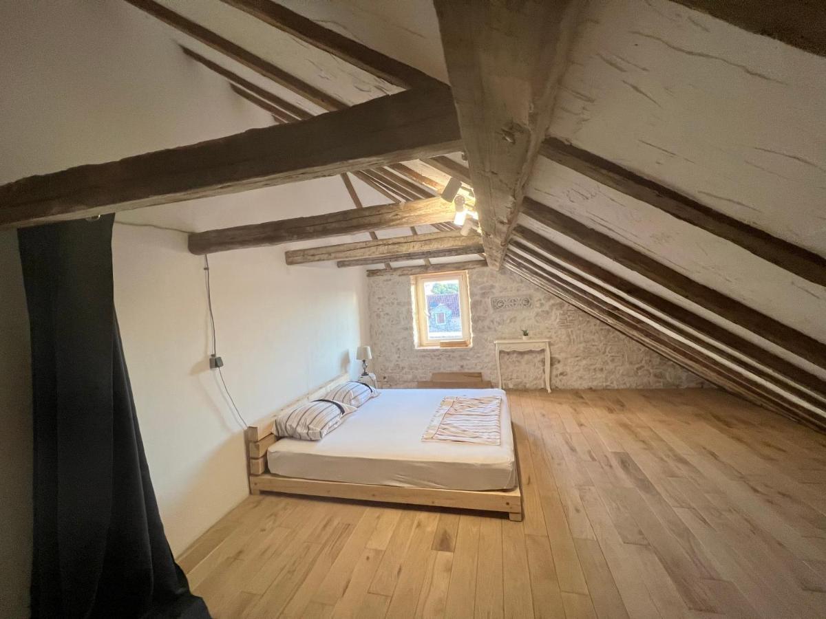 Appartamento Palazzo Di Toma Milna  Esterno foto