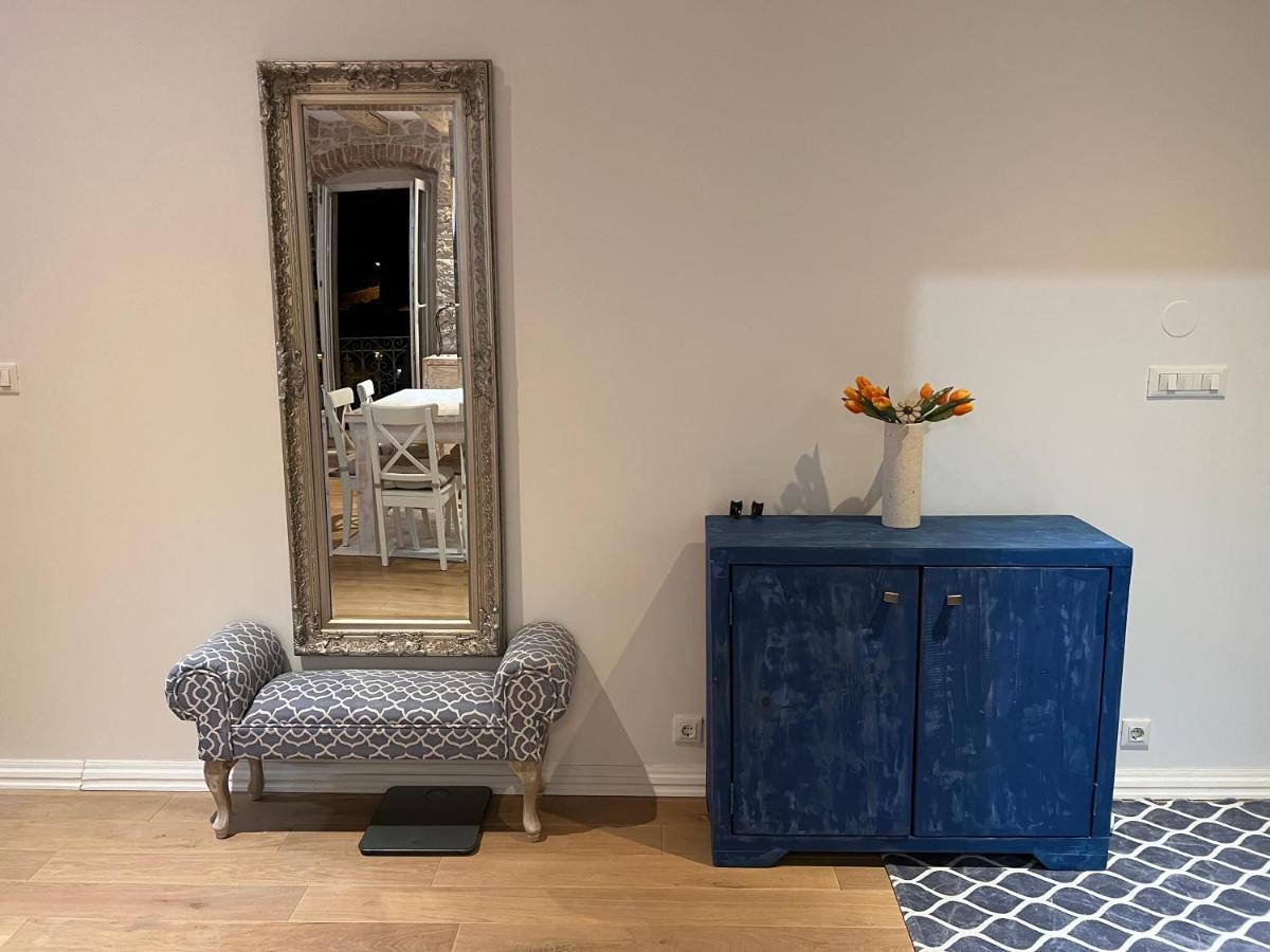 Appartamento Palazzo Di Toma Milna  Esterno foto
