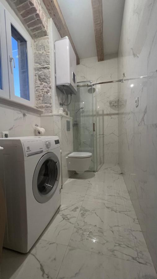 Appartamento Palazzo Di Toma Milna  Esterno foto