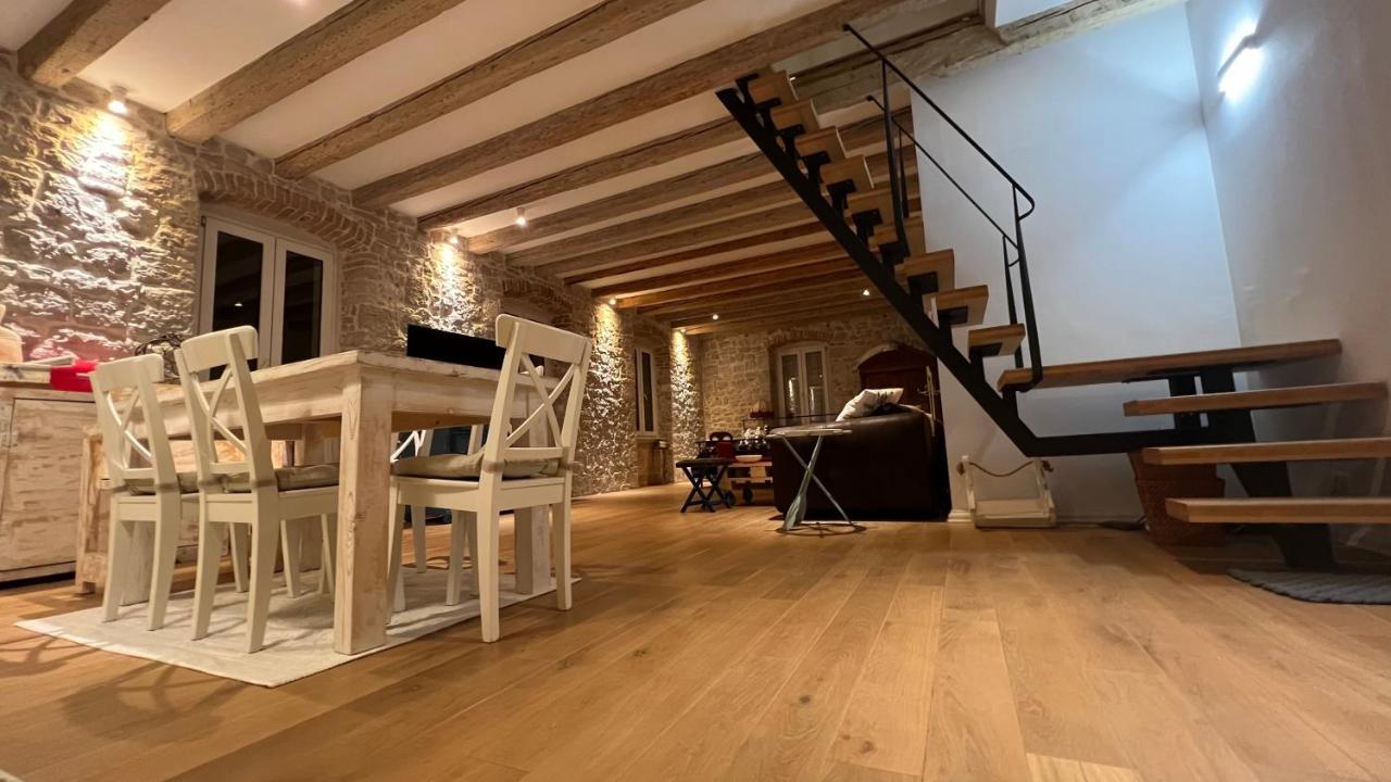 Appartamento Palazzo Di Toma Milna  Esterno foto