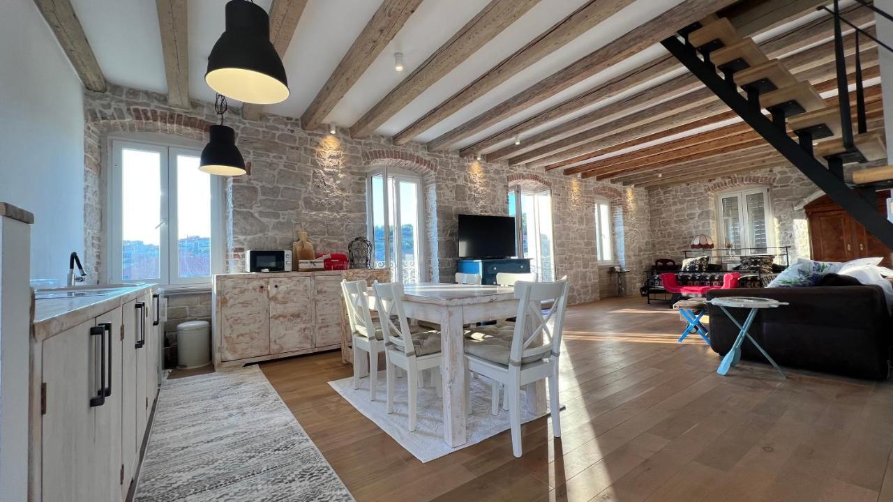 Appartamento Palazzo Di Toma Milna  Esterno foto