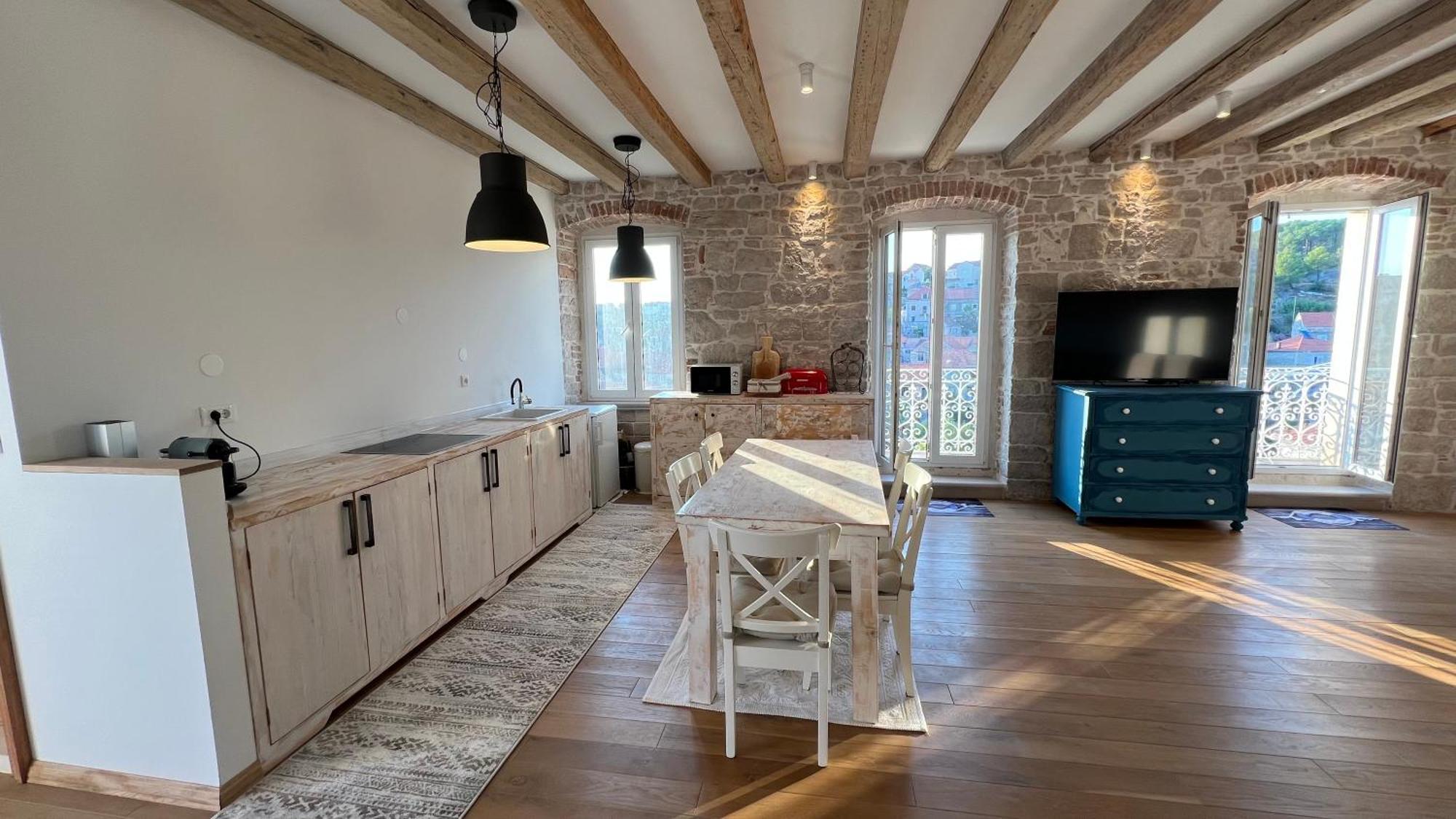 Appartamento Palazzo Di Toma Milna  Esterno foto